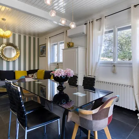 Stunning In Ρουαγιάν